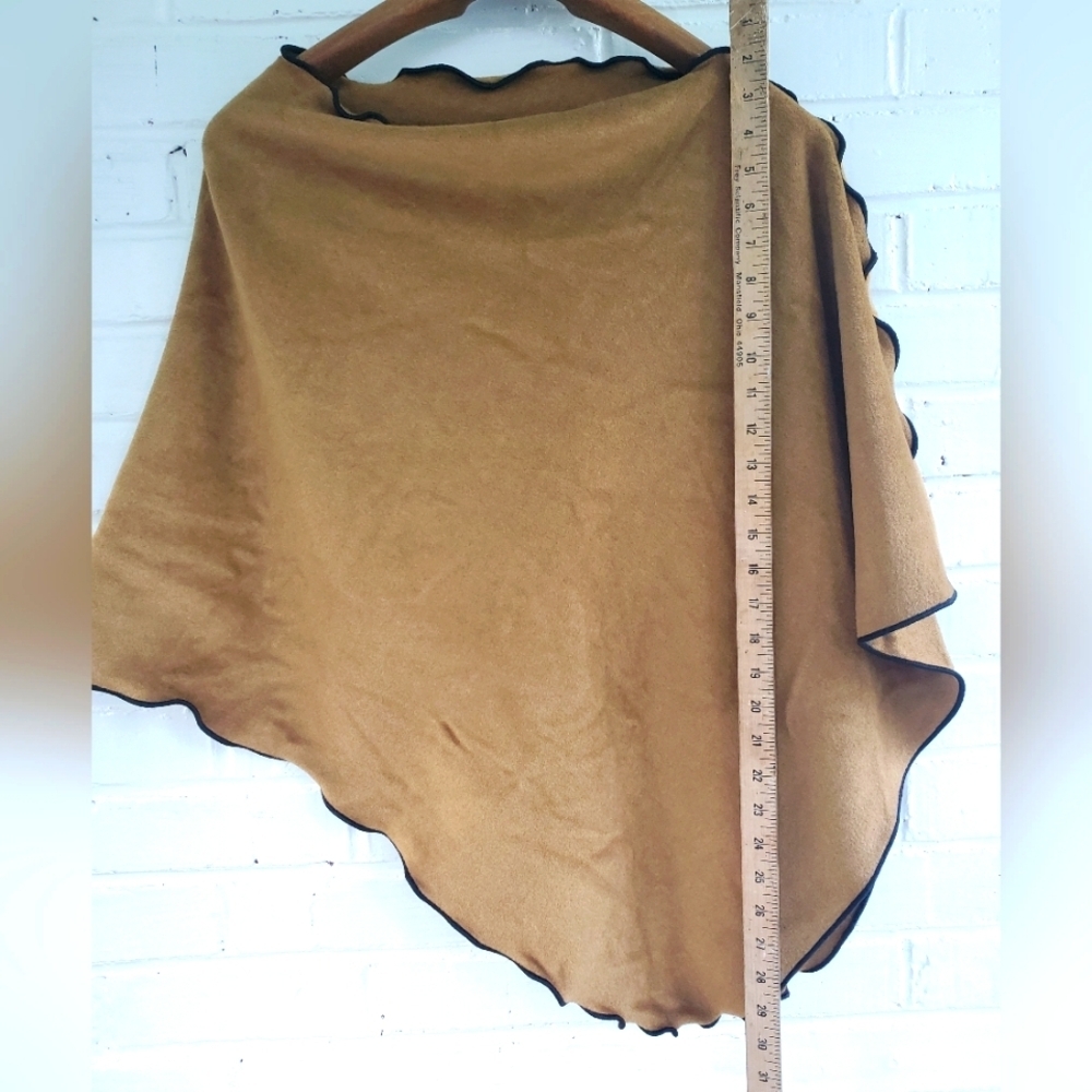 Vintage Women's Reversible Poncho. Camel color. One size. - Picture 7 of 12